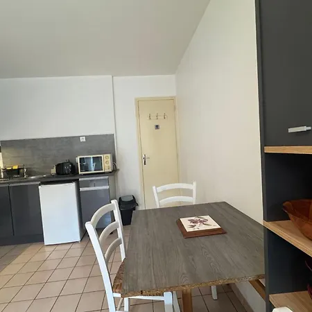 Ground Floor Walking Distance To The Apartment