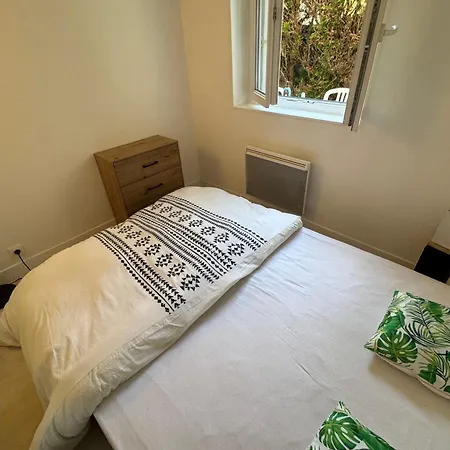 Ground Floor Walking Distance To The Apartment