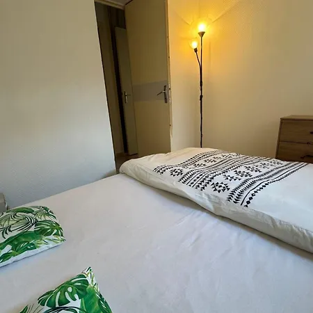 Ground Floor Walking Distance To The Apartment